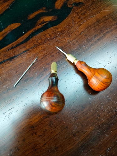 Round handle replaced awl